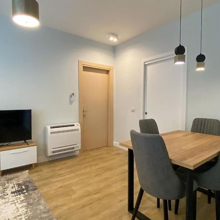 Centrally Located Glamorous Bright Apt Near Bazaar Tirana Zewnętrze zdjęcie