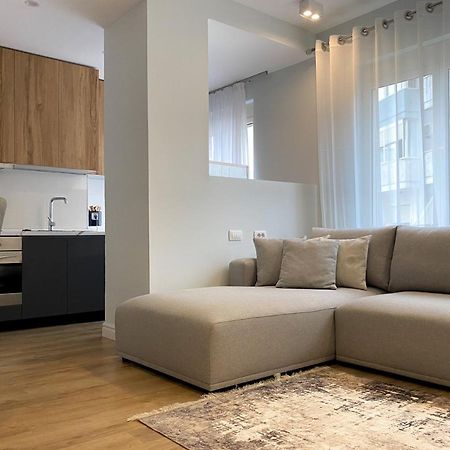 Centrally Located Glamorous Bright Apt Near Bazaar Tirana Zewnętrze zdjęcie