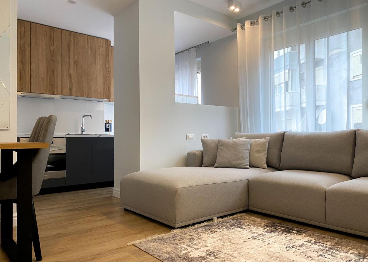 Centrally Located Glamorous Bright Apt Near Bazaar Tirana Zewnętrze zdjęcie