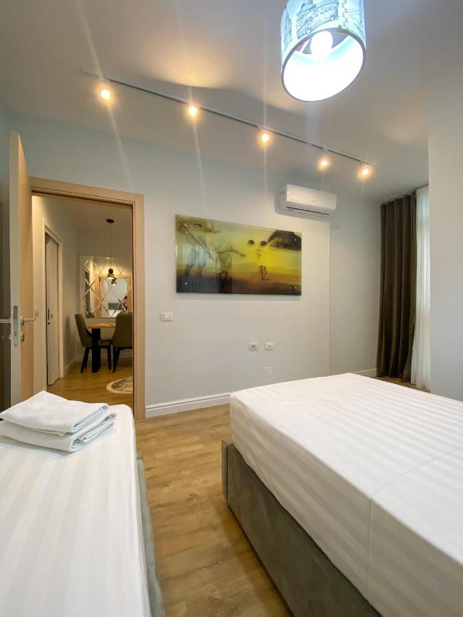 Centrally Located Glamorous Bright Apt Near Bazaar Tirana Zewnętrze zdjęcie